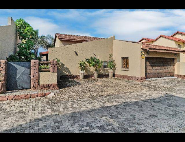3 BEDROOM CLUSTER FOR SALE IN BARBEQUE DOWNS